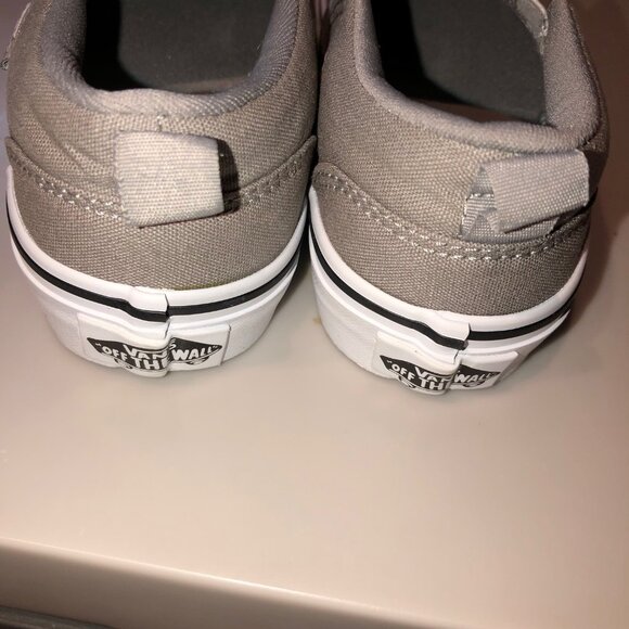 NEW Vans Asher Slip On Sneaker Kids SZ 13 Gray w/ Flowers - Picture 3 of 5